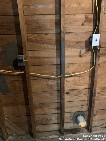 Listing photo id 13 for 111 Laddie Pl  A