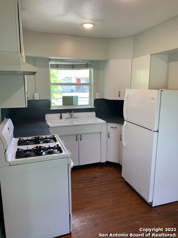 Listing photo id 4 for 111 Laddie Pl  A