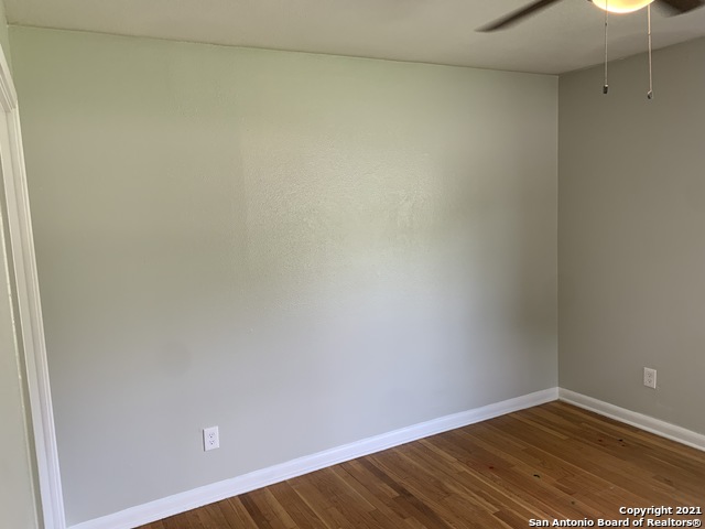 Listing photo id 6 for 111 Laddie Pl  A