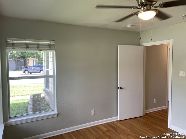 Listing photo id 7 for 111 Laddie Pl  A