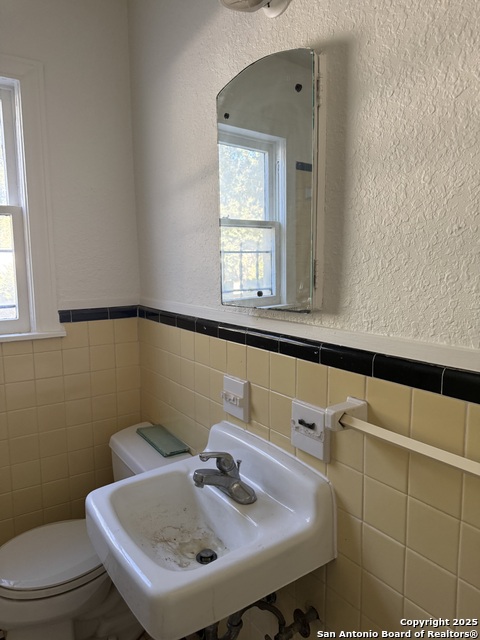 Image 10 of 36 For 401 Lynwood W