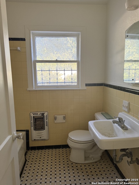 Image 11 of 36 For 401 Lynwood W