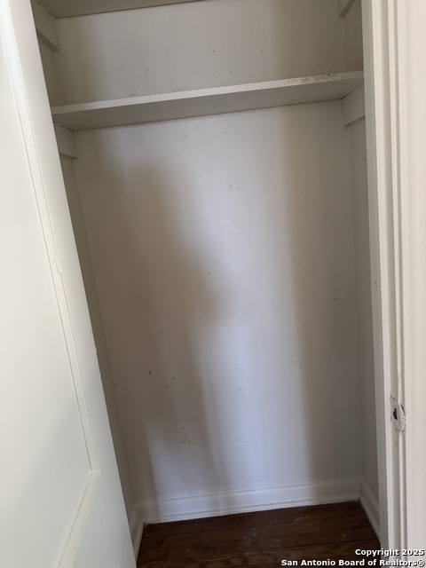 Image 12 of 36 For 401 Lynwood W