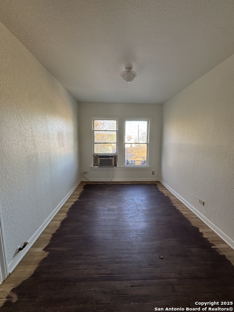 Image 17 of 36 For 401 Lynwood W