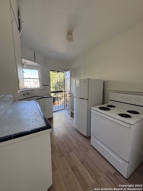 Image 18 of 36 For 401 Lynwood W