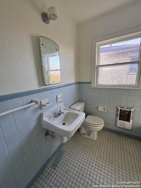 Image 22 of 36 For 401 Lynwood W