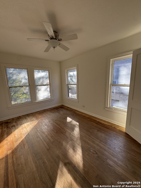 Image 24 of 36 For 401 Lynwood W