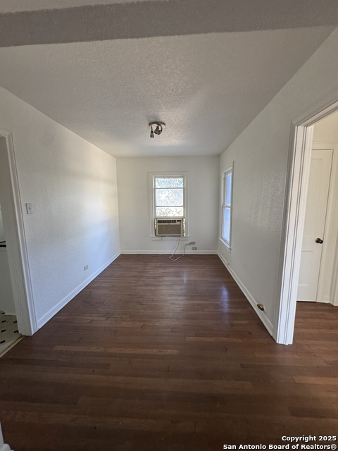 Image 27 of 36 For 401 Lynwood W