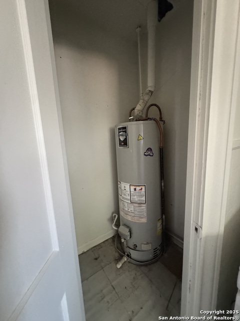 Image 29 of 36 For 401 Lynwood W