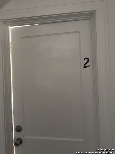 Image 3 of 36 For 401 Lynwood W