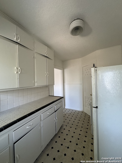 Image 30 of 36 For 401 Lynwood W