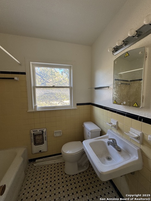 Image 31 of 36 For 401 Lynwood W