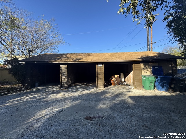 Image 35 of 36 For 401 Lynwood W