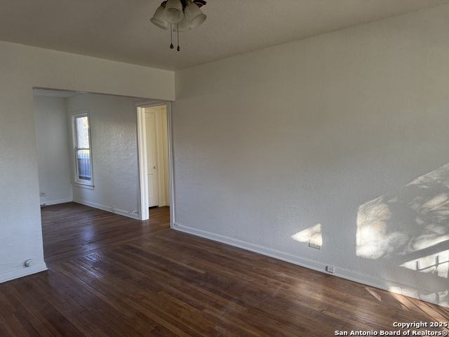 Image 4 of 36 For 401 Lynwood W