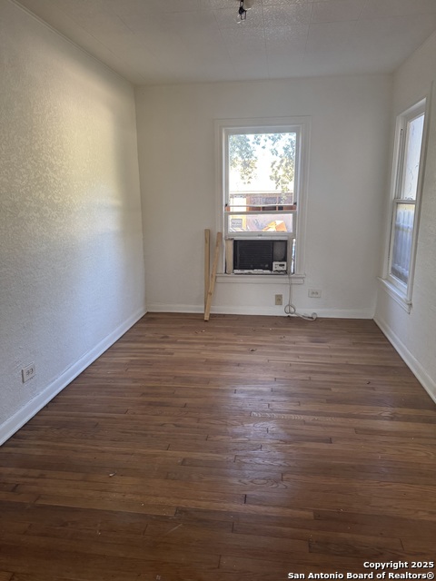 Image 5 of 36 For 401 Lynwood W