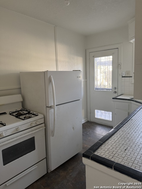 Image 6 of 36 For 401 Lynwood W