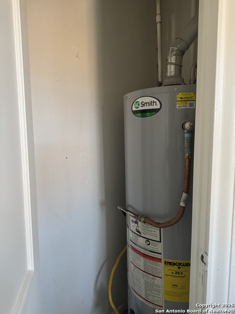 Image 7 of 36 For 401 Lynwood W