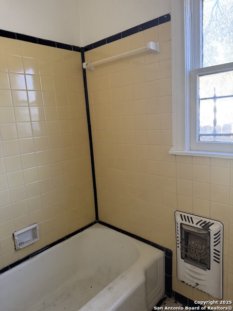 Image 9 of 36 For 401 Lynwood W