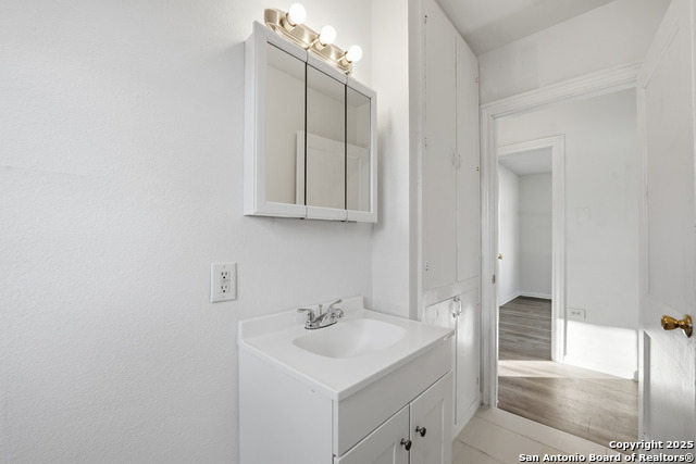 Image 21 of 32 For 342 Bristol