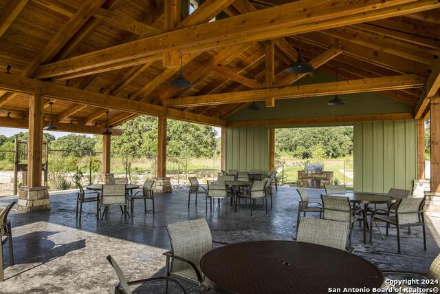 Listing photo id 3 for 8206 Chalk Trace