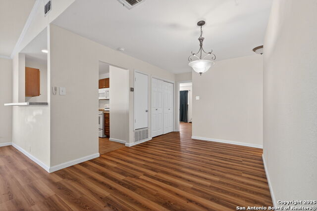 Image 12 of 25 For 609 Oak Park Dr