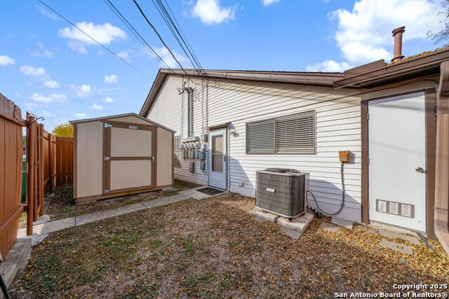 Image 24 of 25 For 609 Oak Park Dr