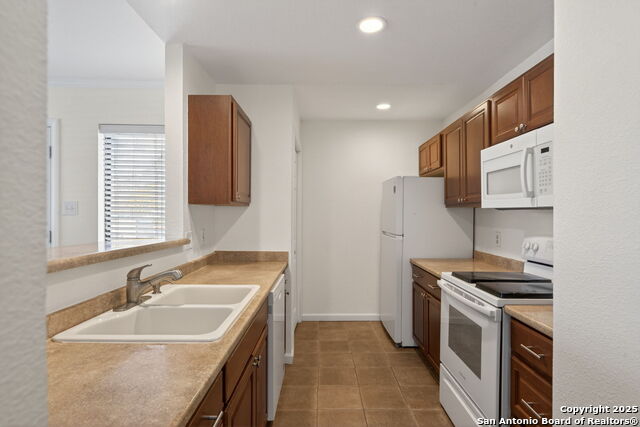 Image 7 of 25 For 609 Oak Park Dr