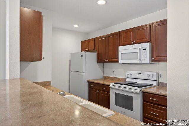 Image 8 of 25 For 609 Oak Park Dr