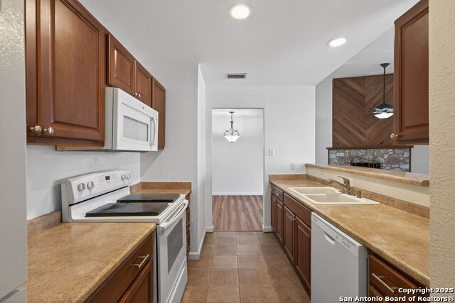 Image 9 of 25 For 609 Oak Park Dr