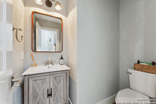 Image 19 of 65 For 2047 Thicket Trail Dr