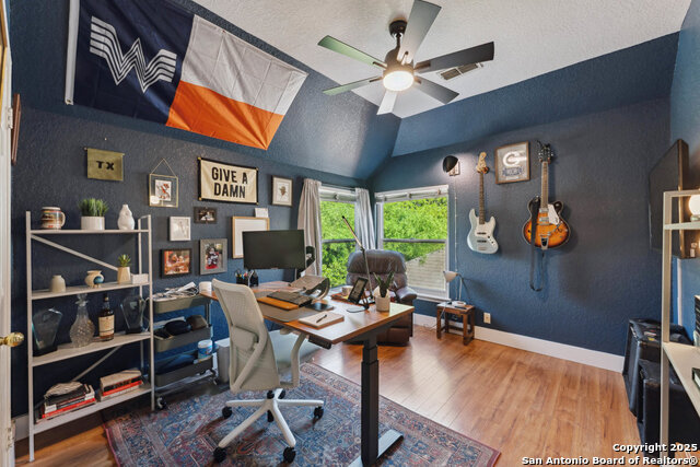 Image 26 of 65 For 2047 Thicket Trail Dr