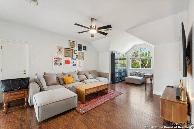 Image 32 of 65 For 2047 Thicket Trail Dr