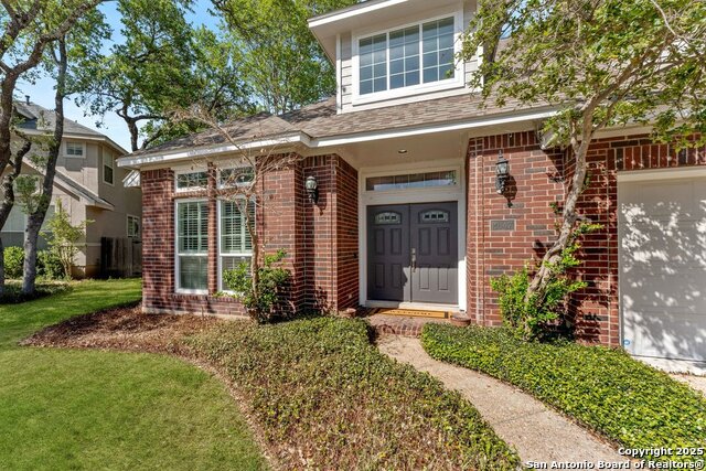 Image 4 of 65 For 2047 Thicket Trail Dr