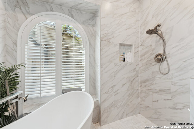 Image 40 of 65 For 2047 Thicket Trail Dr