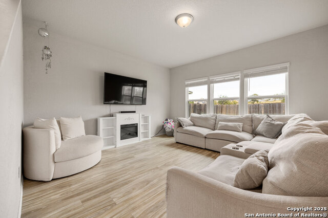 Image 2 of 28 For 4810 Heathers Cross