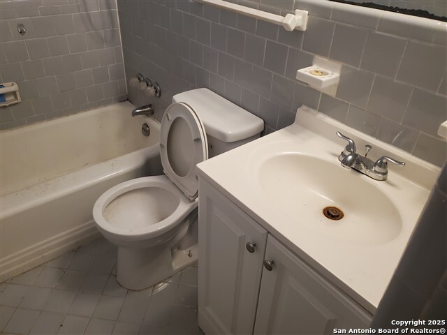 Image 6 of 12 For 384 Longview