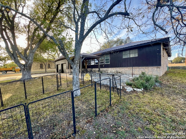 Image 45 of 46 For 433 Fort Clark Rd