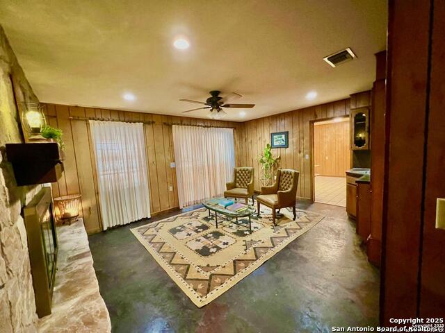 Image 7 of 46 For 433 Fort Clark Rd