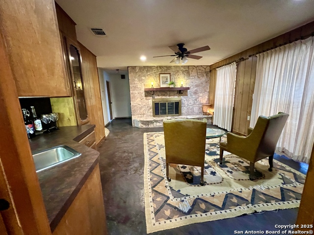 Image 9 of 46 For 433 Fort Clark Rd