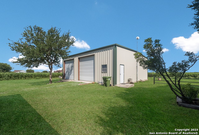 Listing photo id 11 for 15251 Miller Rd