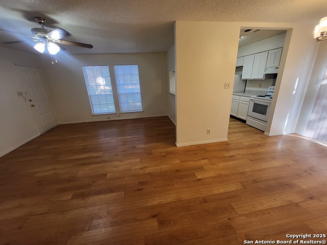 Image 3 of 11 For 8934 Golden Brook