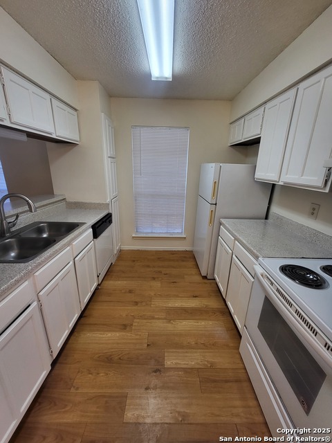 Image 5 of 11 For 8934 Golden Brook