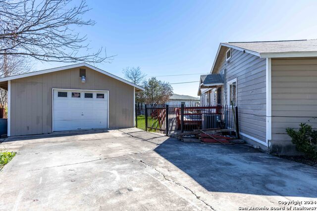 Image 35 of 36 For 461 Westminster Ave