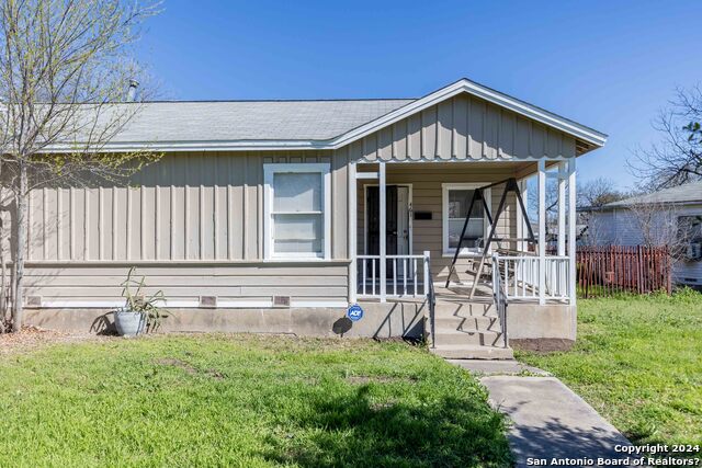 Image 4 of 36 For 461 Westminster Ave