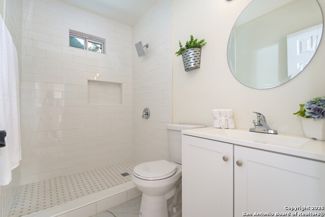 Image 11 of 16 For 118 Aganier  