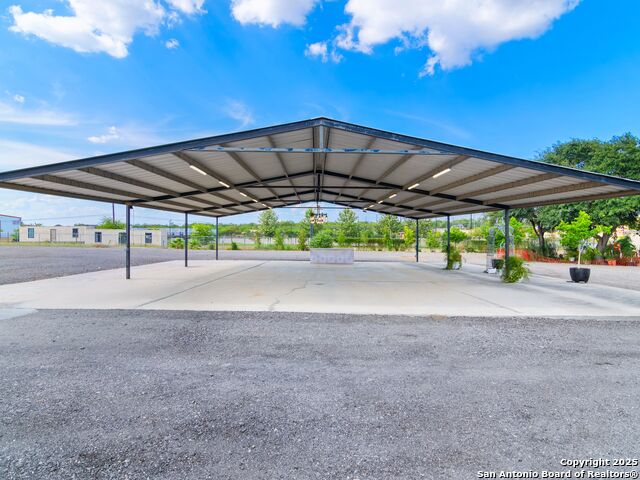 Listing photo id 3 for 8403 Loop 410 Sw