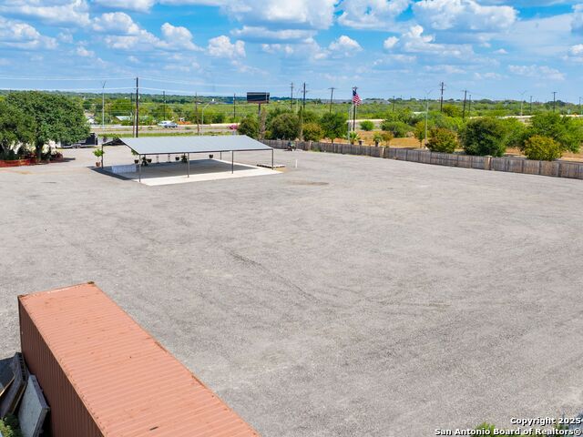 Listing photo id 4 for 8403 Loop 410 Sw