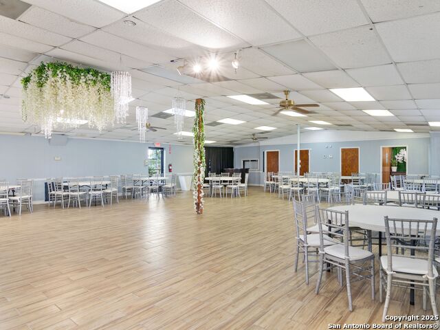 Listing photo id 7 for 8403 Loop 410 Sw