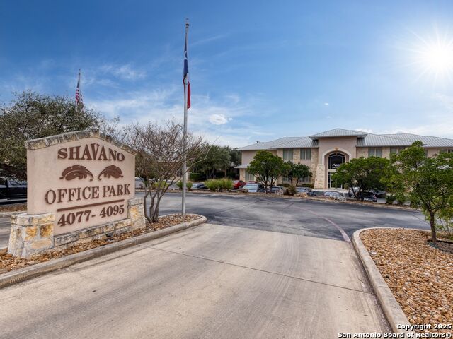 Listing photo id 2 for 4085 De Zavala
