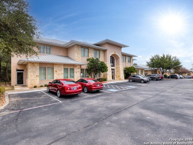 Listing photo id 4 for 4085 De Zavala